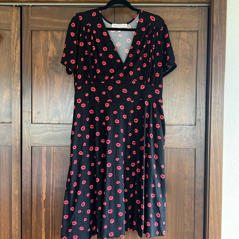 Black and Red Lips! Size 1x dress EUC